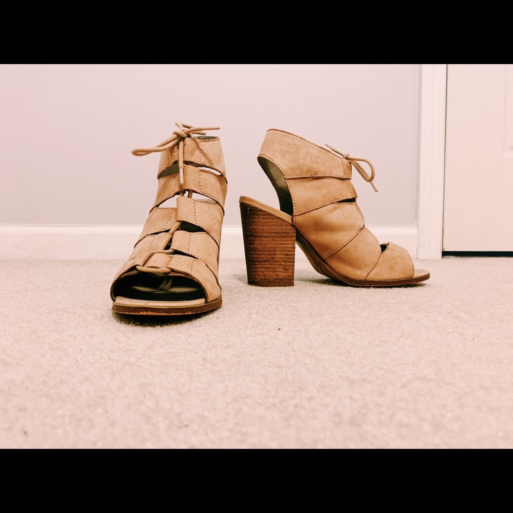 Hinge Lace Up Heels Size 8.5